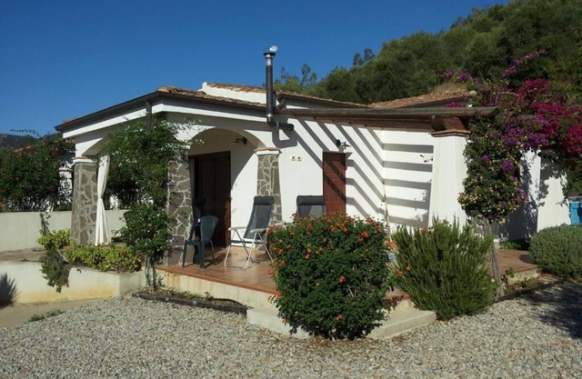 Villa in a quiet setting, 5 minutes from the sea, 50 meters from a nuraghe.