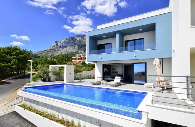 Villa in Makarska with open roof terrace and heated pool