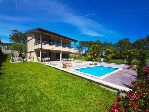 Villa in Sanxenxo with Sea View & Pool