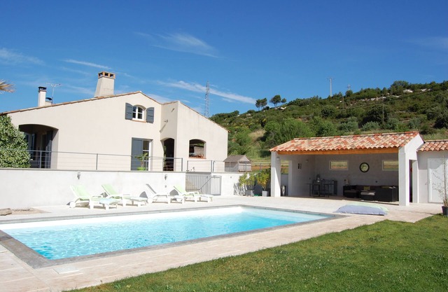 Villa in the countryside with swimming pool near Aix en Provence