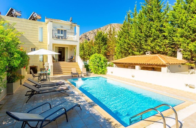 Villa Ismini - Two Bedroom Villa, Sleeps 5