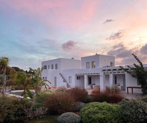 Villa KLAR, on the Outskirts of Naousa , Paros