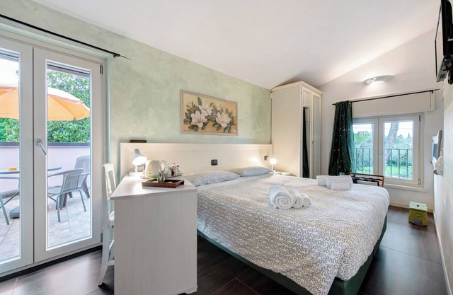 Villa 'La Baia' with Private Terrace, Wi-Fi and Air Conditioning