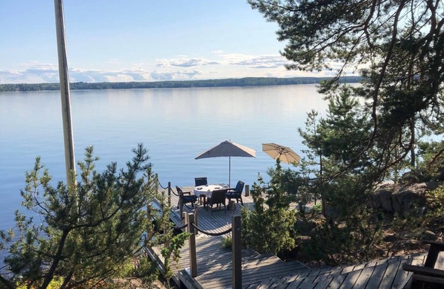 Villa Lakeside" holiday padies with lakeside sauna