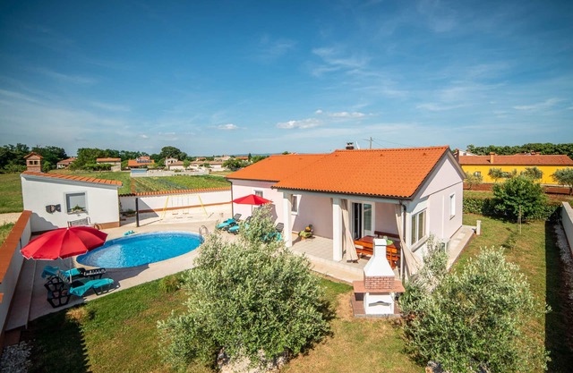 Villa Lavanda with pool, 7 km from the sea, barbecue, free WiFi