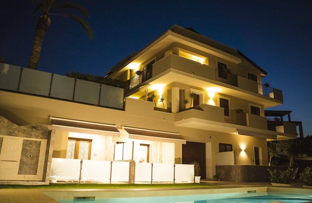 Villa Le Mimose - Wave with pool, beachfront direct beach access