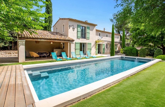 Villa Les Alpilles by Villa Plus