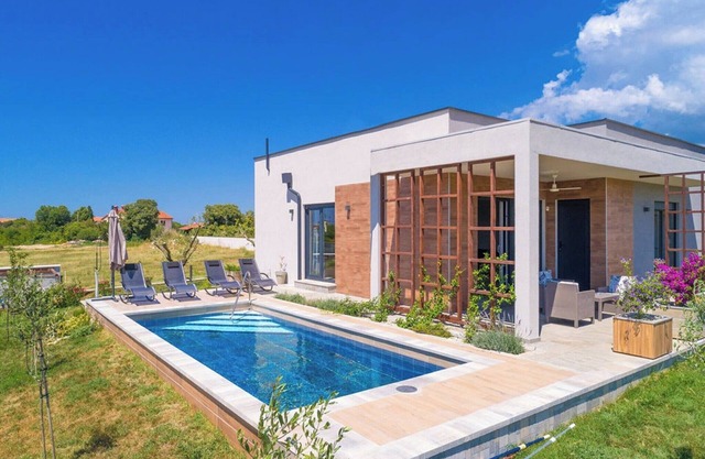 Villa Lily - Private Pool, Lovely Garden