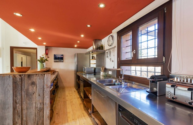 Villa 'Lontananza' with Private Pool, Wi-Fi and Air Conditioning