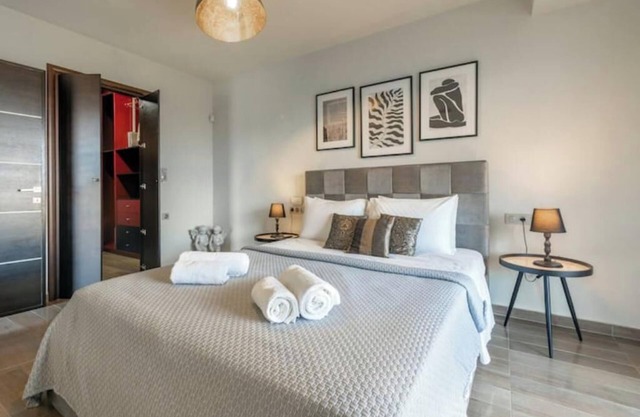 Villa Luna/5 bedrooms/Private Pool/Hot Tub/Garden