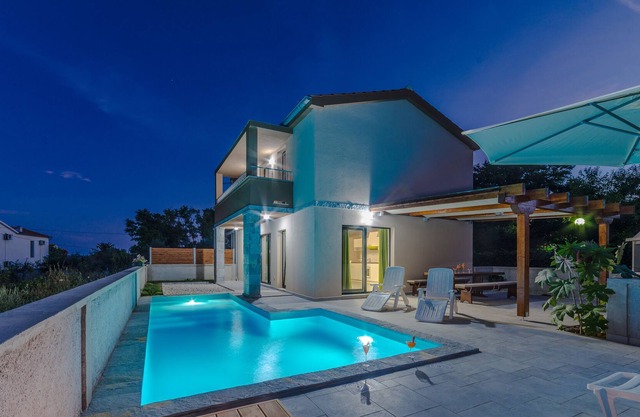 Villa Lusia - Modern villa with pool