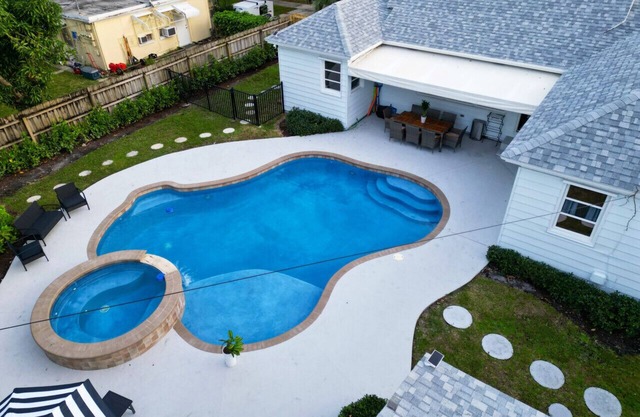 Villa Marina - Pool, Mins to DT + Beach