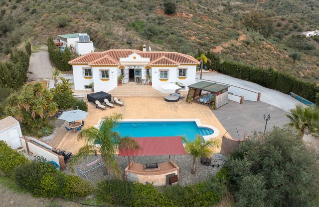 Villa 'Marylou' with Mountain View, Wi-Fi and Air Conditioning