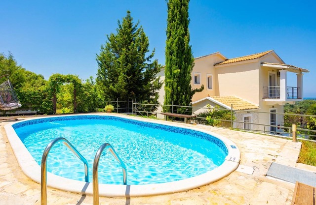 Villa Mavrikia - Four Bedroom Villa, Sleeps 8