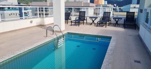 Villa Modena AP novíssimo, piscina, sauna, no coração do Itaguá 200m da orla