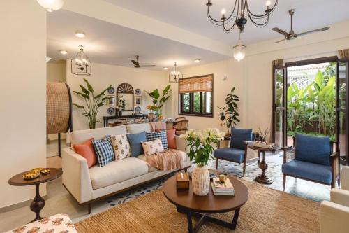 Villa Orla Luxurious 4bhk with Pvt Pool, Lift, Spa