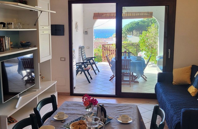Villa overlooking the sea at 100 meters from the beach. Internet WiFi. Geremeas.