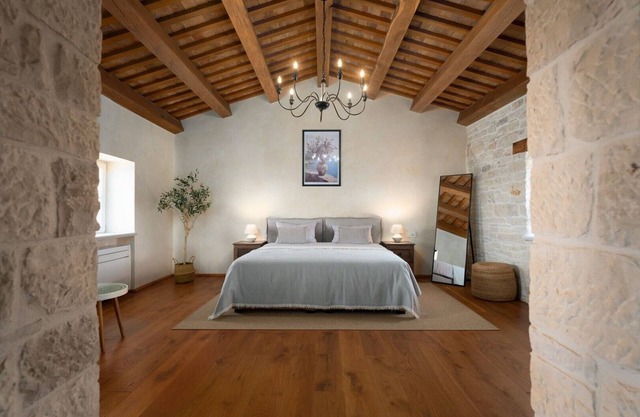 Villa Paladnjaki - Luxury Villa with Private Pool, Included Daily Breakfast & Exclusive Istrian Food, Wine, and Olive Oil Tastings