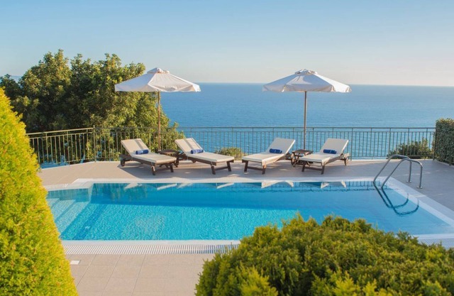 Villa Penelope, Boundless Sea and Mountain Views With Private Swimming Pool