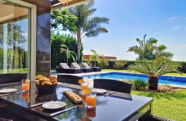 Villa Ravenala by LovelyStay