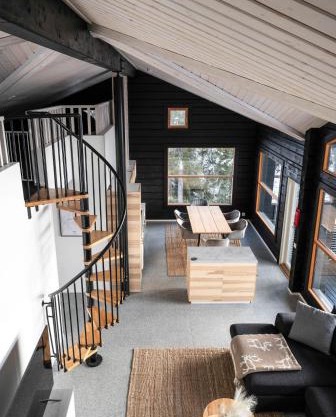 Villa Ruka - Rising Sun with 3 bedrooms, loft, sauna and balcony with a view