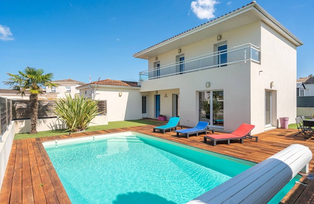 Villa Sigiriya with Sea View and Heated Pool - 400m from the Beach and Shops