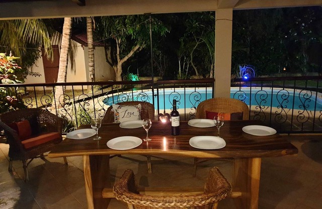 Villa - Sleeps 7 - Pets Ok - Pool - Parking