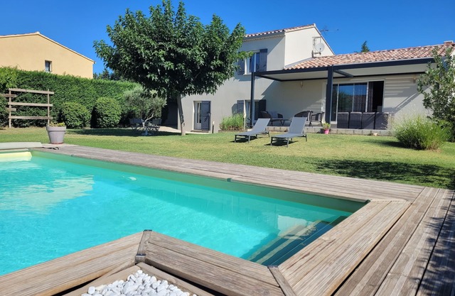 Villa sleeps 14 with pool