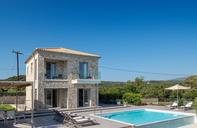 Villa Taphian - Three Bedroom Villa, Sleeps 6