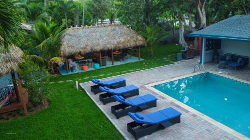 Villa Tropical - Your private Miami Resort with a heated pool