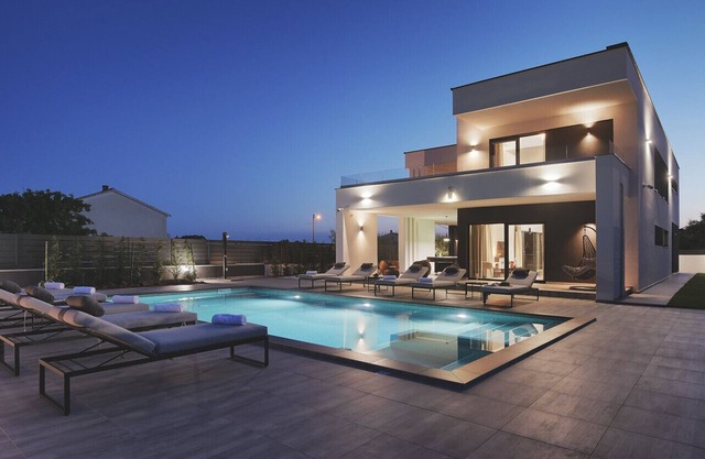 Villa Ula in Pula with heated pool and sauna