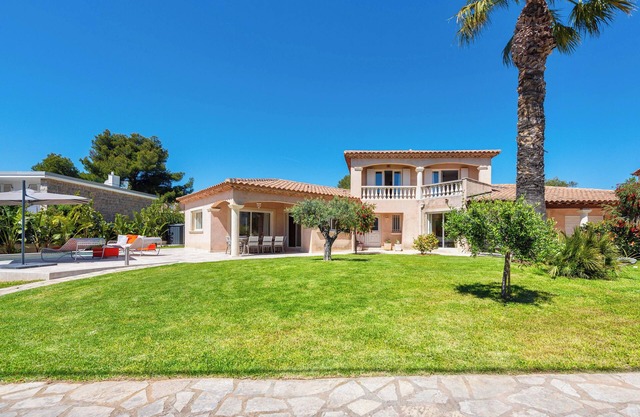 Villa Var, swimming pool, 200m from the sea, quiet, close to everything on foot