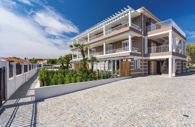 Villa Velvet