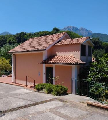 VILLA VICINUS - 120 mq - parking - garden