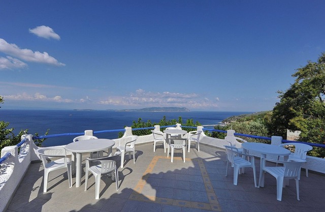 Villa VIOLA+JASMINE. Panoramic pool. Sea access. Privileged view of the Egean.