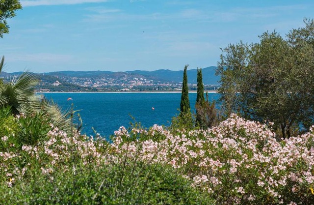Villa vue mer presqu'ile de giens avec piscine