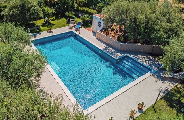 Villa with exclusive swimming pool 5 minutes from the sea