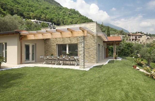 Villa with park, private pool and lovely lake view