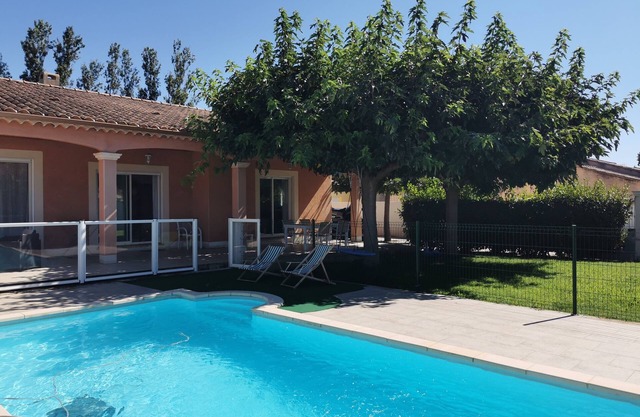 Villa with pool and garden in provence