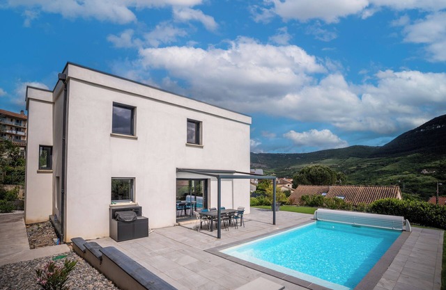 Villa with pool ideal for families