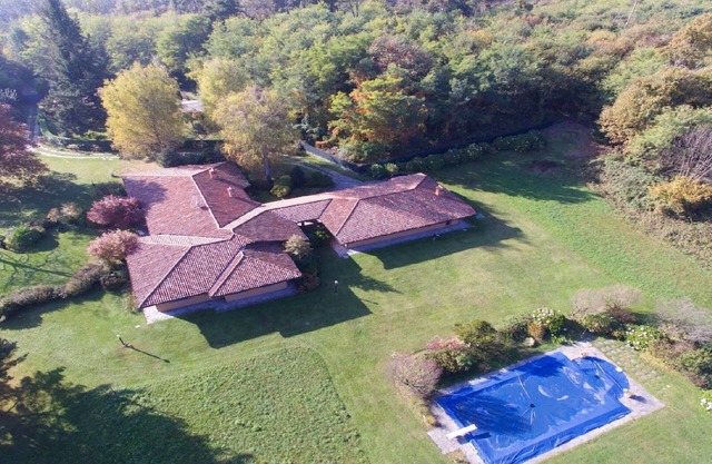 Villa with pool,woods and garden