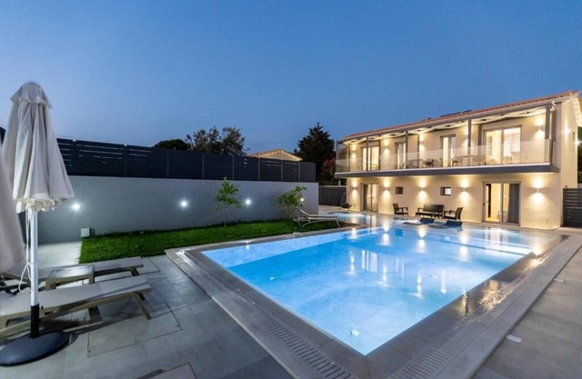 Villa with Private Pooln