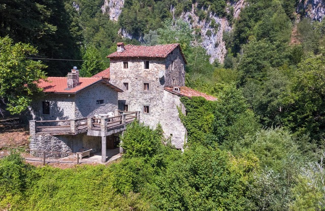 Villa with private pool and large garden