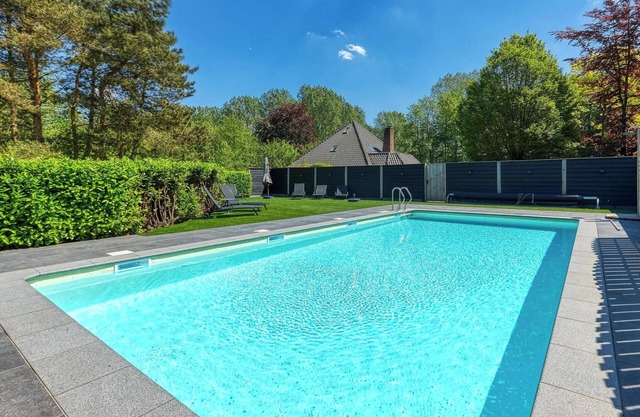 Villa with shared pool and wellness (can be booked for private use).