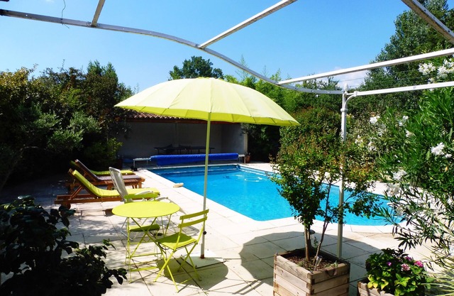 Villa with swimming pool near Aix-en-Provence
