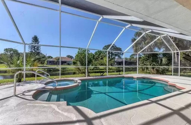 Villa with swimming pool & spa in quiet area