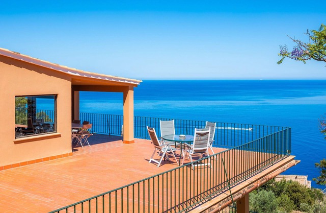 Villa with wi-fi and stunning sea views.