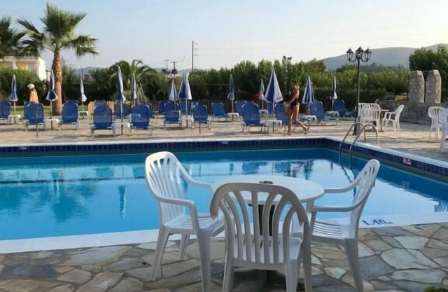Village Inn Studios & Family Apartments