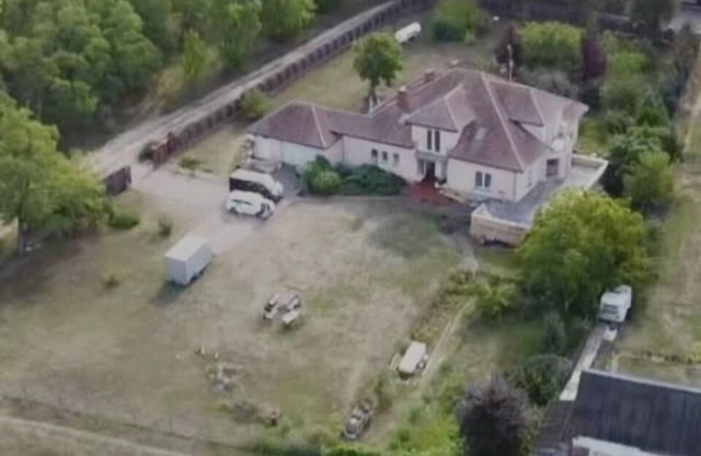 VillaSleeps23-Gaden-Parking-PartiesOK-Lake