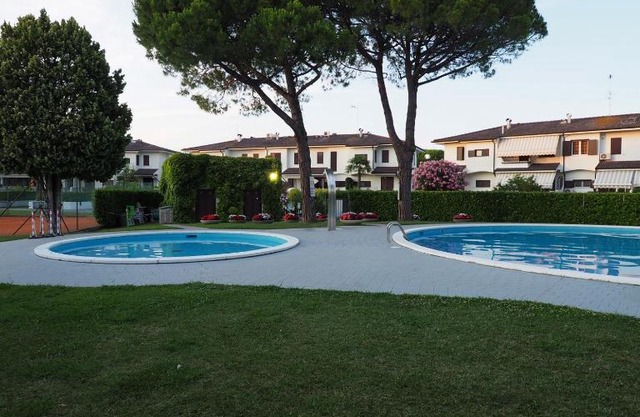 villetta con piscina a due passi dal mare
